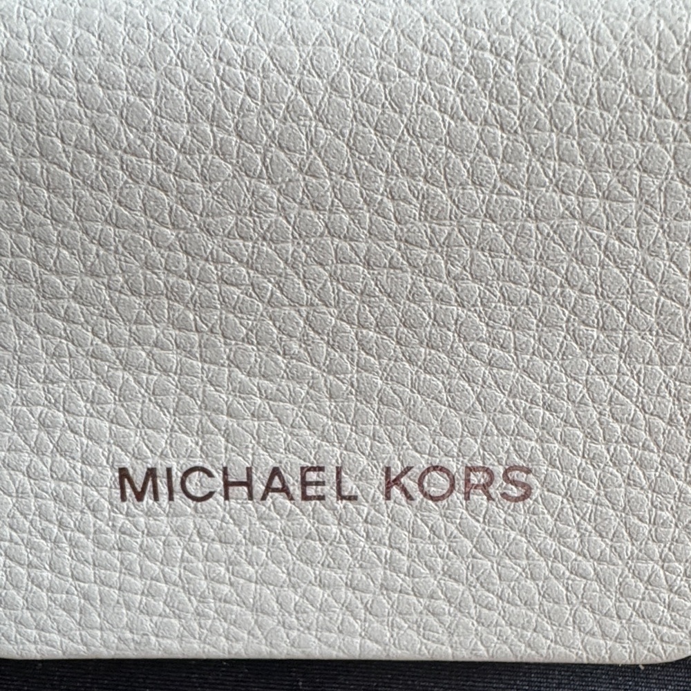 Michael Kors White Pebbled Leather Eyewear Case with Silver Logo - Picture 7 of 7